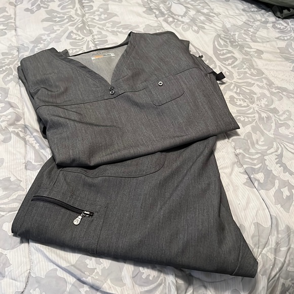 Adar Scrubs top ‘n bottom NWOT soft to the touch light weight - Picture 1 of 13